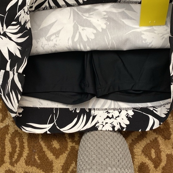 NWT S.C.&CO Skort Women’s Black White floral Stretch Beach golf Tennis Size S - Picture 4 of 11